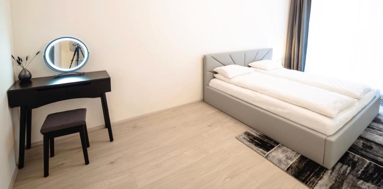 Tran Chien Apartment With Free Private Parking Praag Buitenkant foto