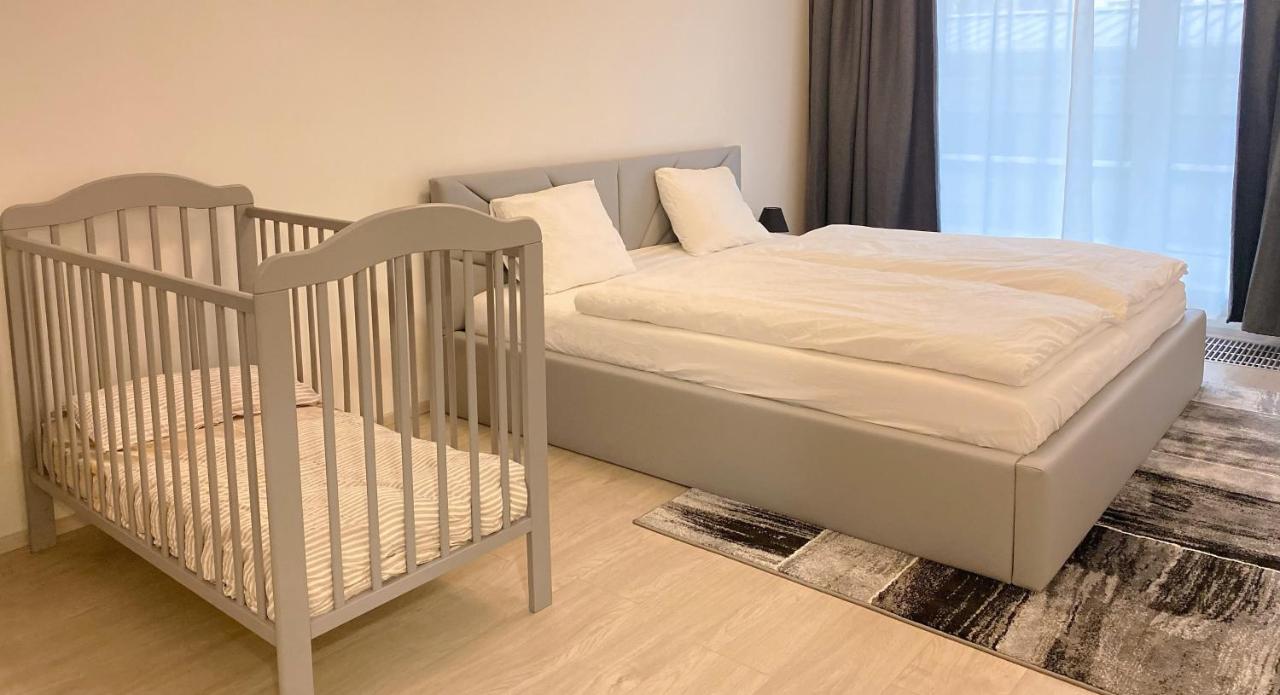 Tran Chien Apartment With Free Private Parking Praag Buitenkant foto